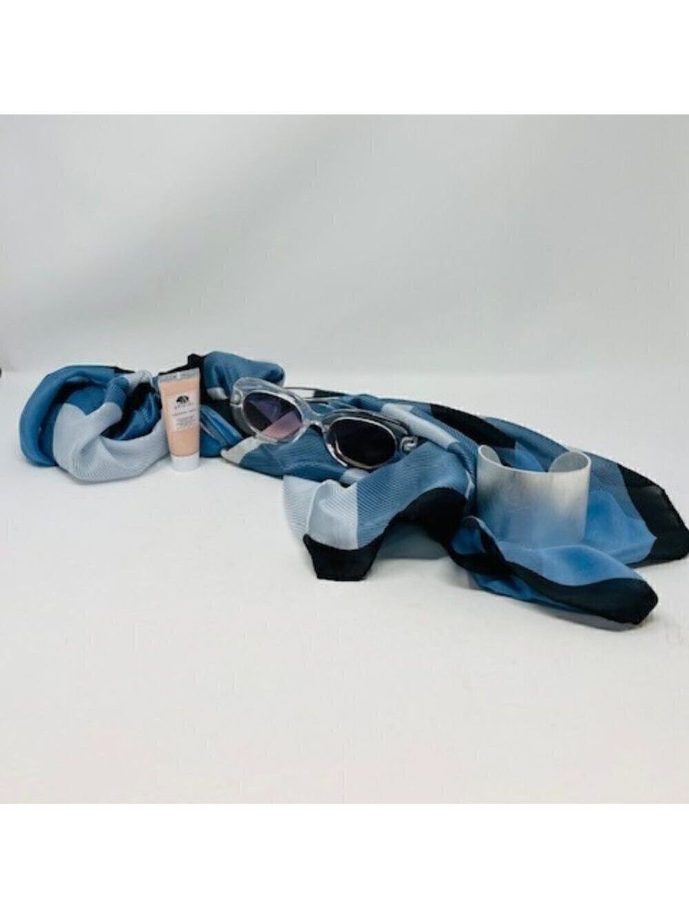 Women's Travel Must Haves - 4 pack- Origins, Sexy Star Accesories - Picture 3 of 3